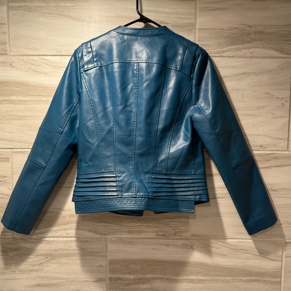 Chouyatou Women Casual Collarless
Cropped Pu Leather Biker Jacket Size Medium - Picture 6 of 13